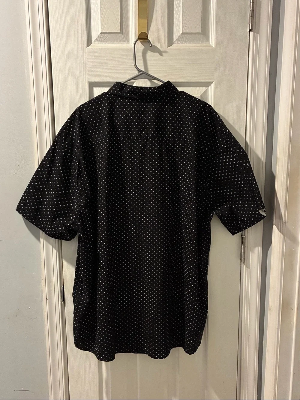 Kenneth Cole Women’s Button Down Shirt.  Size 4X. $10